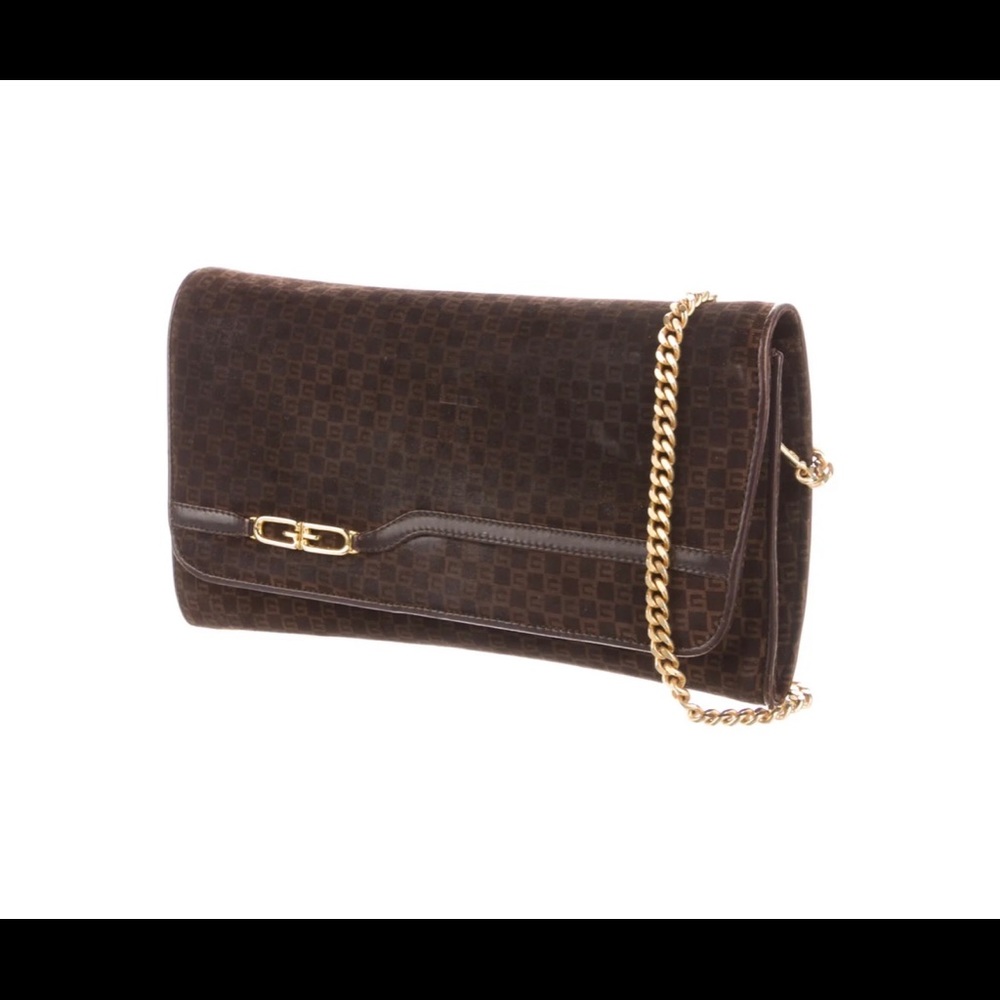 Vintage Gucci clutch with gold chain. #AuthenticGucci